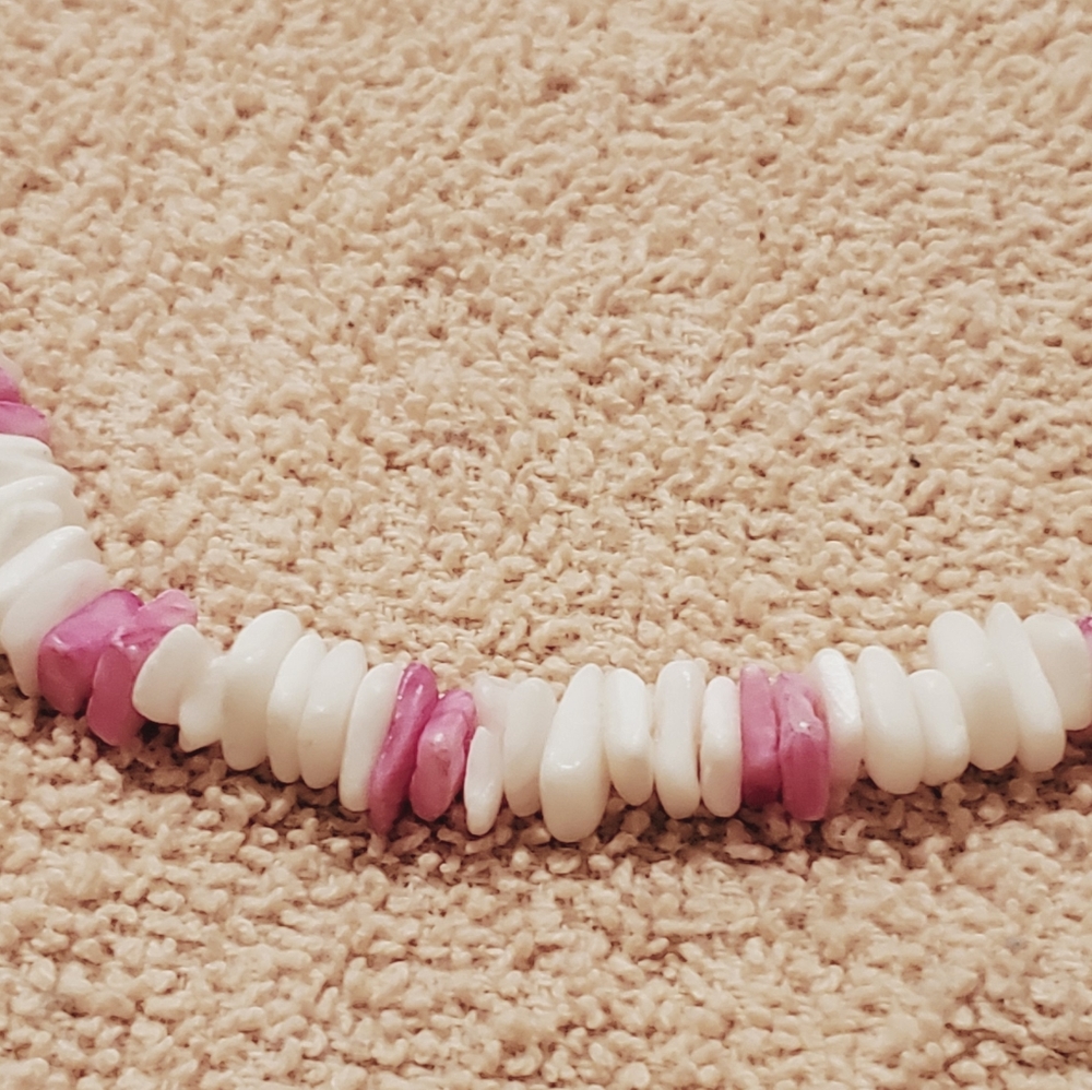Pucu shell neclace - Picture 3 of 11